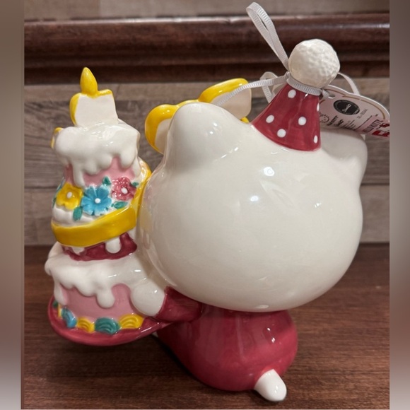 Super Cute Ceramic Hello Kitty 50th Anniversary Holding Cake figurine - NEW - Picture 10 of 10